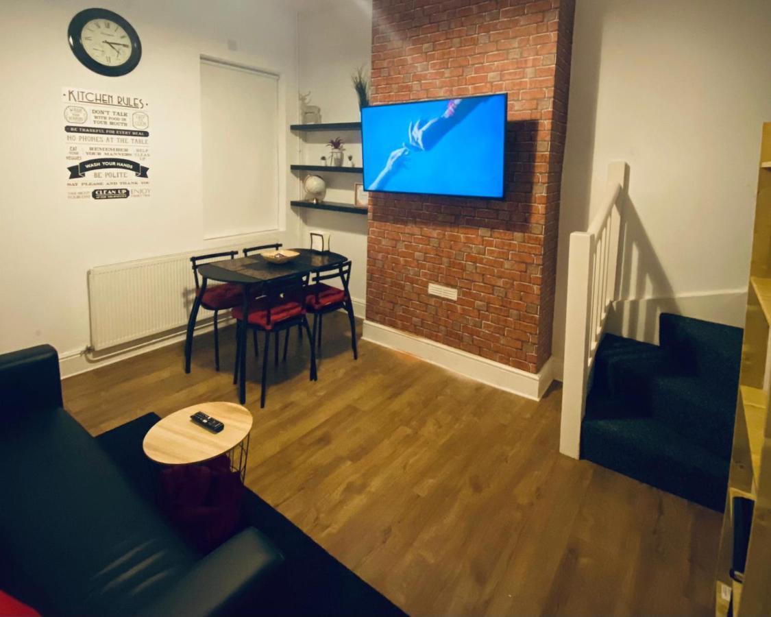 Large 4 Bedroom Home - Coventry City Centre Exterior foto